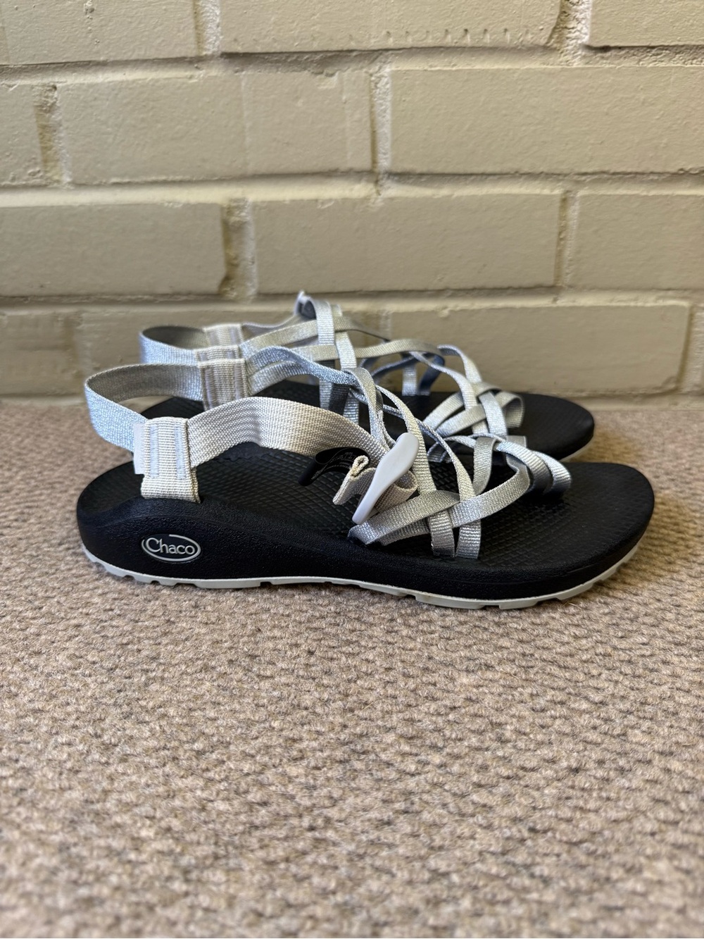 Chacos Women’s ZCloud X2 Strappy Sandals Silver / Black Size 9 EUC Outdoor Gorp - Picture 3 of 7
